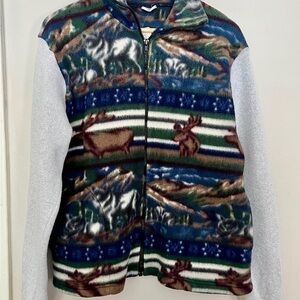 Fleece Sweater with Vintage Print and Gray Sleeves